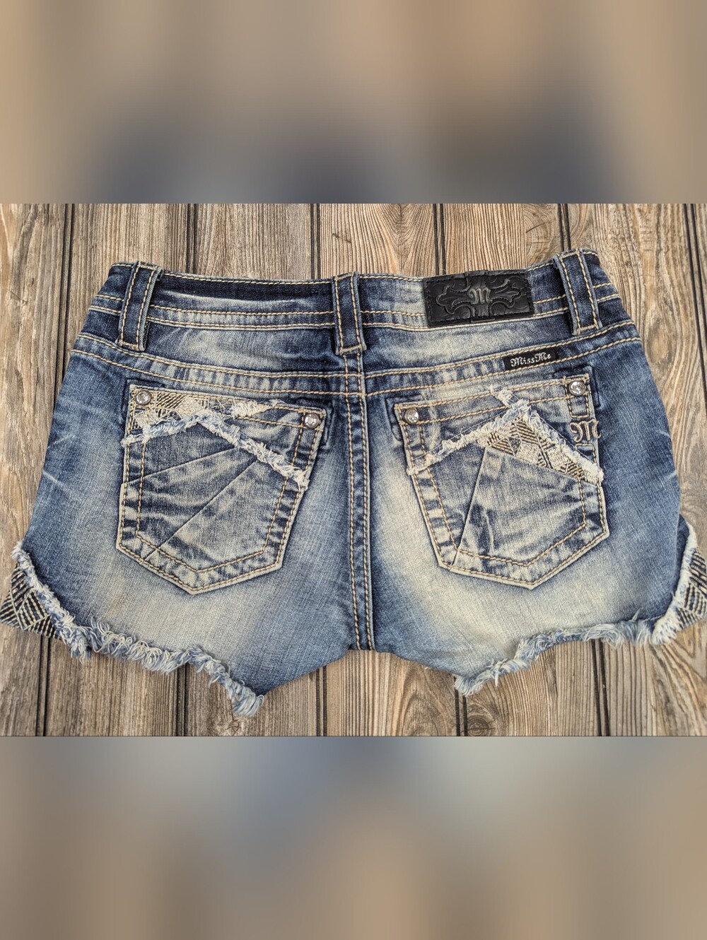 Miss Me Signature Cutoff Denim Shorts Size 28 Aztec Embroidered Sequins Bling - Picture 2 of 15
